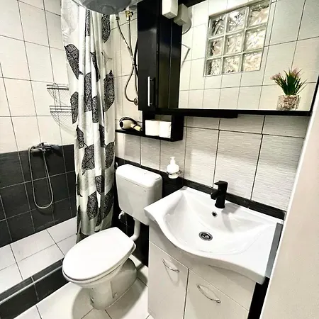 Adel Apartment